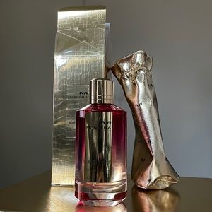 Roses Greedy by Mancera